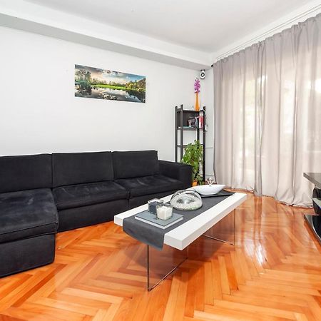 Apartment Cave Ровин Екстериор снимка