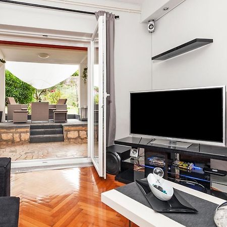 Apartment Cave Ровин Екстериор снимка
