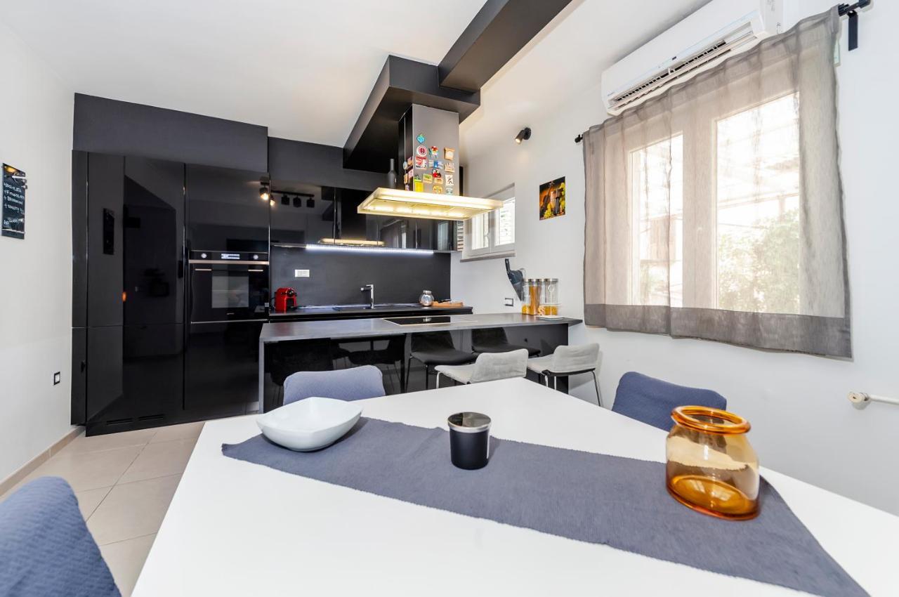 Apartment Cave Ровин Екстериор снимка
