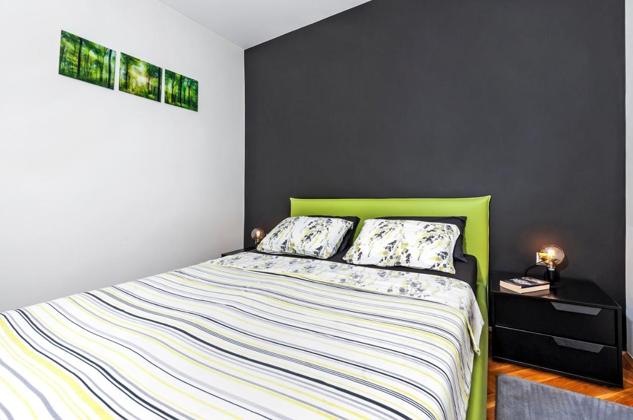 Apartment Cave Ровин Екстериор снимка