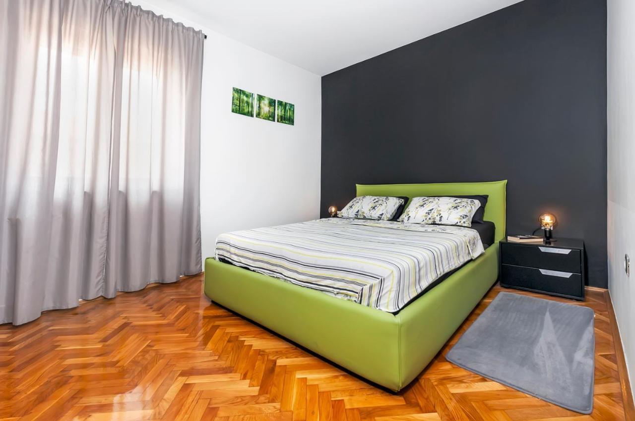 Apartment Cave Ровин Екстериор снимка