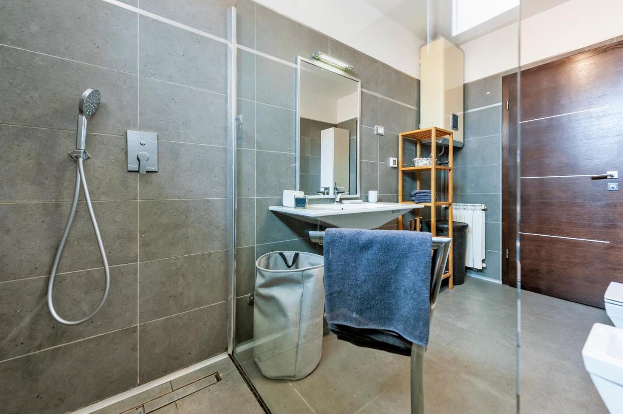 Apartment Cave Ровин Екстериор снимка