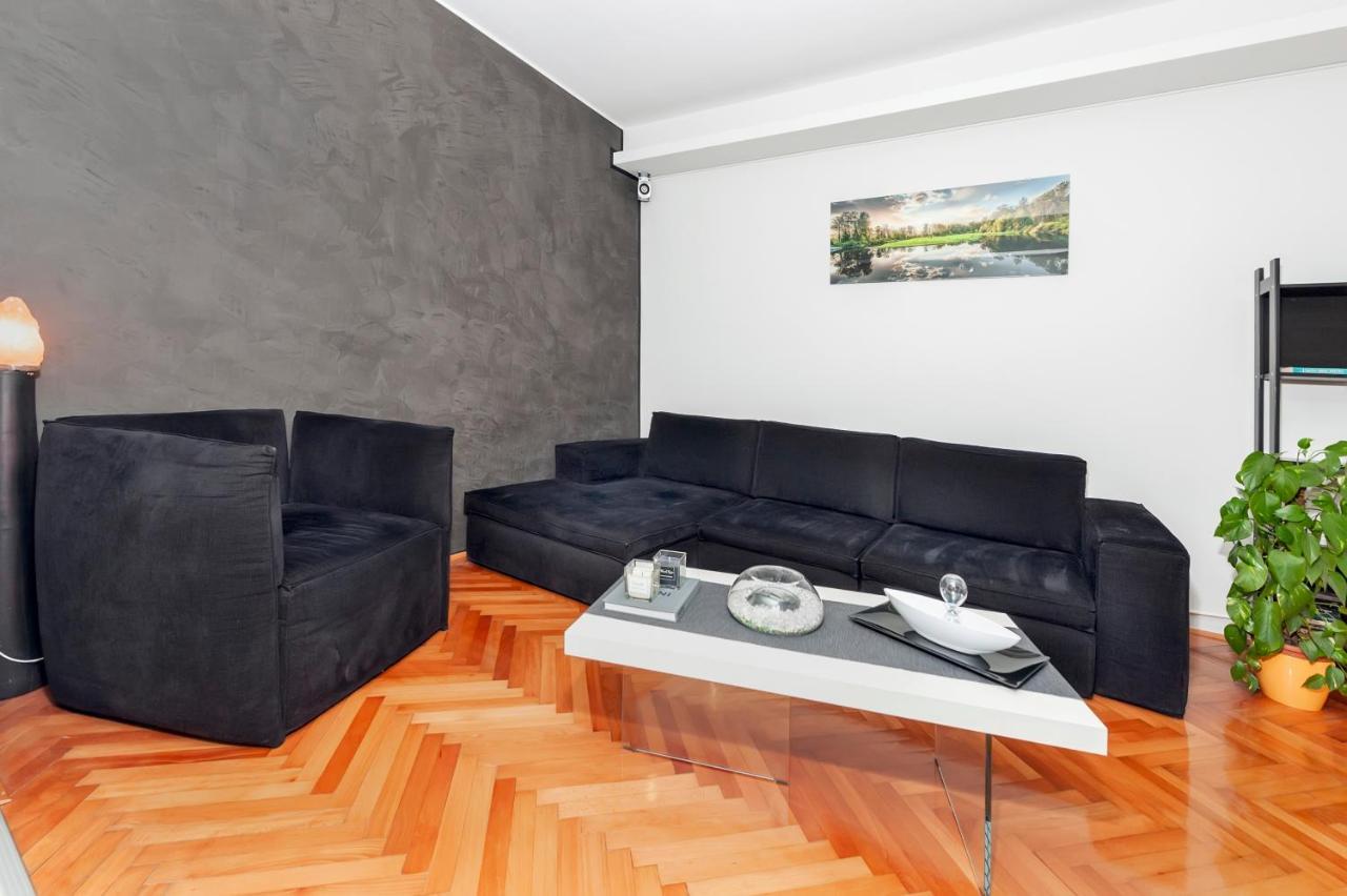 Apartment Cave Ровин Екстериор снимка